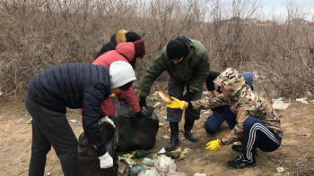 Фотография к новости: Жайық жағасындағы сенбілік. 52 тонна қоқыс, 4,3 тонна өлі балық
