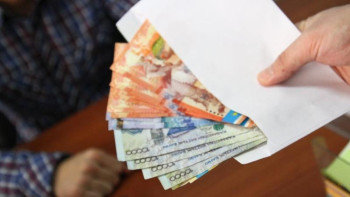 Фотография к новости: ҰҚК. Пара алушы емес, пара беруші ұсталды