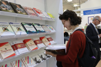 Фотография к новости: Лондон кітап көрмесінде қазақстандық баспа өнімдері таныстырылды﻿ 