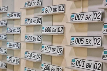 Фотография к новости: Мамандандырылған ХҚКО-да көлік нөмірін рәсімдеуге «көмектесушілер» ұсталды