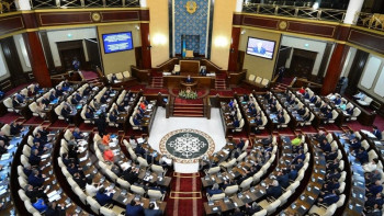 Фотография к новости: Парламентке жиналғандар Нұрсұлтан Назарбаевқа бірнеше минут қол соқты