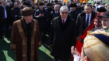 Фотография к новости: Назарбаев пен Тоқаев Наурыз мейрамына арналған шараға қатысуда