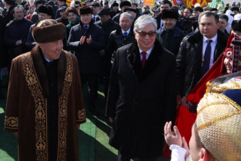 Фотография к новости: Назарбаев пен Тоқаев Наурыз мейрамына арналған шараға қатысуда
