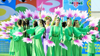 Фотография к новости: Алматы облысында мерекеге орай 5 мың литр Наурыз көже мен 1 тонна бауырсақ тегін таратылды