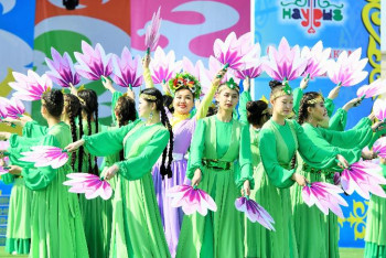 Фотография к новости: Алматы облысында мерекеге орай 5 мың литр Наурыз көже мен 1 тонна бауырсақ тегін таратылды