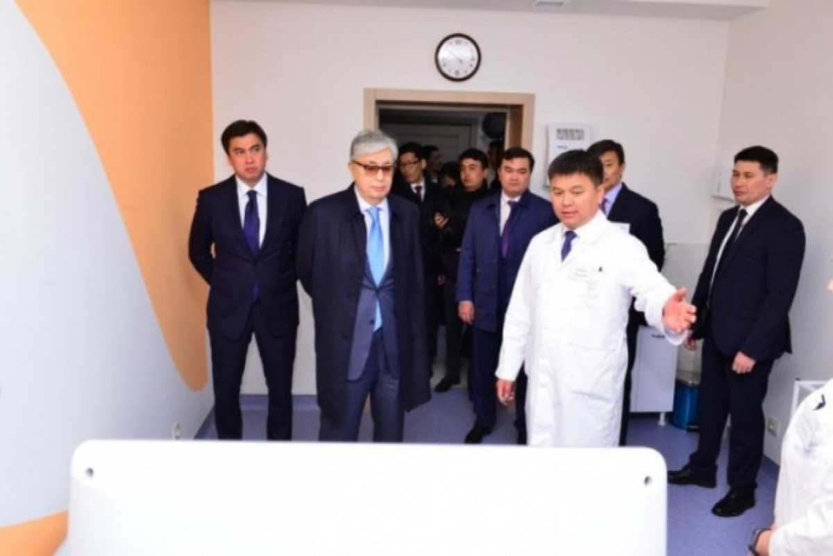 Президент Тоқаев Шымкенттегі медициналық орталыққа барды