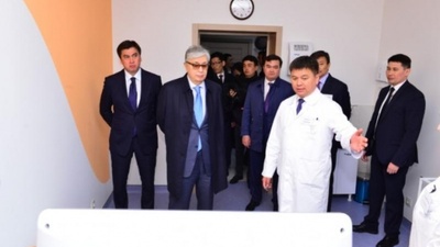 Президент Тоқаев Шымкенттегі медициналық орталыққа барды