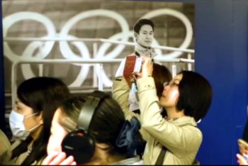 Фотография к новости: Жапонияда Денис Тенге арналған фотокөрме өтті