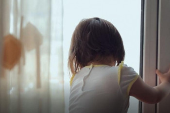 Фотография к новости: Елорда полициясы терезеден құлау оқиғаларын алдын алу шаралары жөнінде ескертті 