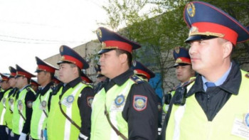 Фотография к новости: Көлік полицейлері 41 жастағы әйелді құтқарды