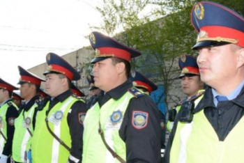 Фотография к новости: Көлік полицейлері 41 жастағы әйелді құтқарды