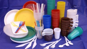 Фотография к новости: 2021 жылға дейін бірреттік пластик ыдыстарға шектеу қойылады