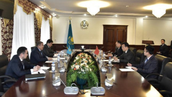 Фотография к новости: Қытай елшісі Ішкі істер министрлігіне алғыс айтты