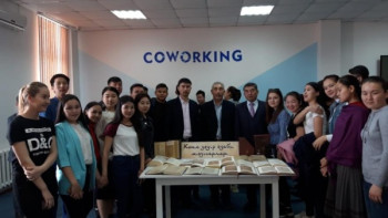 Фотография к новости: Қызылордалық жастар көне дәуірдің әдеби жәдігерлерімен танысты