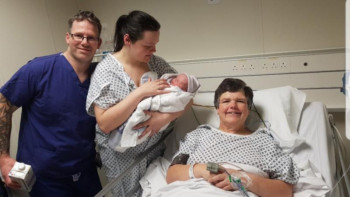 Фотография к новости: Британия тұрғыны қызы үшін суррогат ана атанған