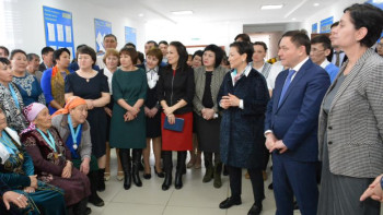 Фотография к новости: Әбдіқалықова Ақмола облысының көп балалы отбасыларымен кездесті