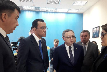 Фотография к новости:  Мәулен Әшімбаев ақтөбеліктермен кездесті