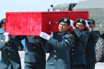 Фотография к новости: Тікұшақ апаты: Бүгін қаза тапқан әскерилердің мүрделері туған жерлеріне жөнелтілді