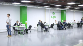 Фотография к новости: Қарағанды облысының әкімдіктерінде «ашық алаң» типіндегі фронт-кеңселер жұмыс істеп тұр