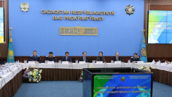 Фотография к новости: Қожамжаров: Мемлекеттік айыптаушы заңды терең меңгеруі тиіс