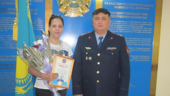 Фотография к новости: Қарияны ажалдан арашалап қалған әйел марапатталды