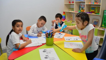 Фотография к новости: Атырауда ерекше балаларға инклюзивті шығармашылық шеберханасы ашылды