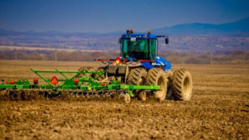 Фотография к новости: Оңтүстікте көктемгі егіс жұмыстары басталды