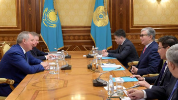 Фотография к новости: Тоқаев "Роскосмос" басшысымен бірге "Бәйтерек" жобасын талқылады