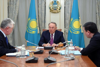 Фотография к новости: Назарбаев Атамқұловқа қазіргі кездегі баса мән берілетін мәселелерді түсіндірді