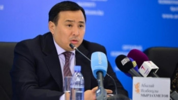 Фотография к новости: Кәсіпкерлерге көрсетілетін қызмет түрін бір жерге топтастыру қажет – Абылай Мырзахметов 