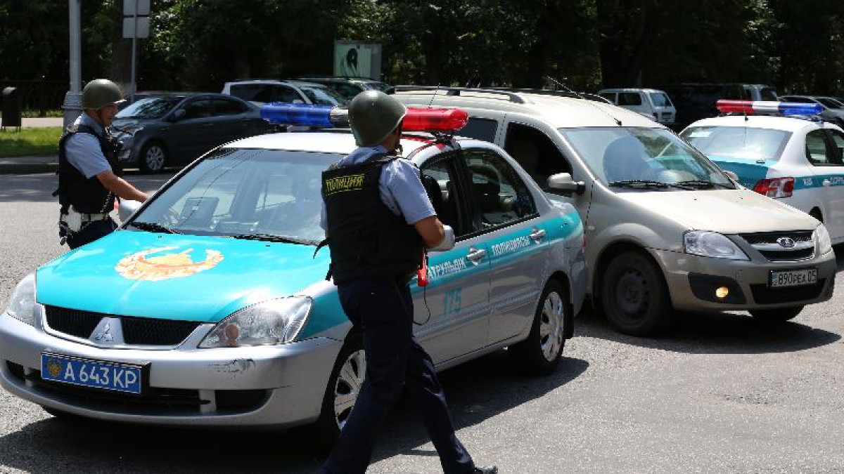 Алматыда полиция қызметкерлерін жарақаттаған күдіктілер ұсталды