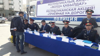 Фотография к новости: «Жолда қабылдау» акциясының үш күні ішінде полицейлер 19 мыңға жуық кеңес берді