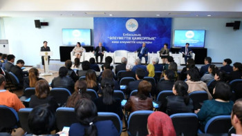 Фотография к новости: Үкіметтік жұмыс тобы Түркістанда көпбалалы аналармен кездесті