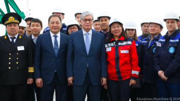 Фотография к новости: Тоқаев «Ақтау халықаралық теңіз сауда порты ұлттық компаниясы» акционерлік қоғамына барды