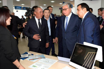 Фотография к новости: Тоқаев Ақтаудағы бірқатар мекеменің жұмысымен танысып қайтты