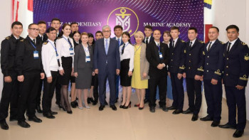 Фотография к новости: Мемлекет басшысы Теңіз академиясына барды