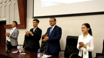 Фотография к новости: ҚазАТУ студенттері Президенттің үндеуін қолдап форум өткізді