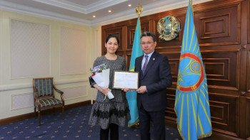 Фотография к новости: ﻿Елордада ірі жол апатында құтқаруға атсалысқан қызметкерлерге алғыс хат табысталды