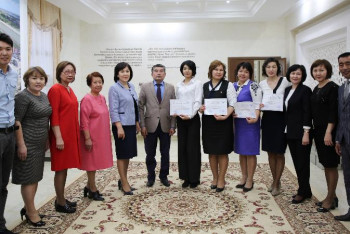 Фотография к новости: Қызылорда облысында табысты мұғалімдер марапатталды