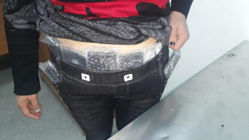 Фотография к новости: Шекарадан қойнына телефон толтырып өтпек болған азаматша ұсталды