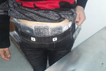 Фотография к новости: Шекарадан қойнына телефон толтырып өтпек болған азаматша ұсталды