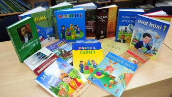 Фотография к новости: ШҚО білім беру мекемелеріне 100 мың оқулық сатып алынған