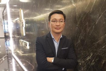 Фотография к новости: 100 жаңа есім: Қос операцияны қатар жасайтын дәрігер