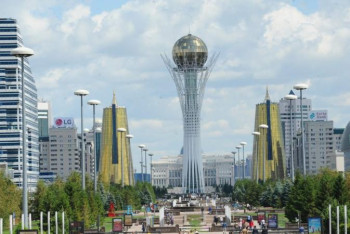 Фотография к новости: Бәйтерекке жыл басынан бері 90 мыңнан астам адам келген