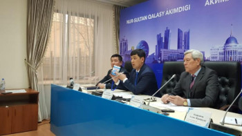 Фотография к новости: Елордада волонтерлар сайлаушы тізімін нақтылау үшін 15 күн бойы үй аралайды