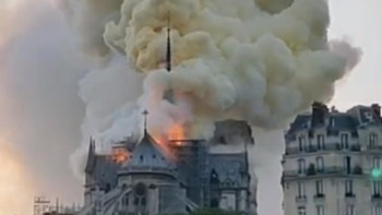 Фотография к новости: Париж Құдай Ана Соборы өртеніп жатыр