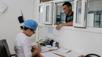 Фотография к новости: Жұмыс беруші мобильдік қосымша арқылы медициналық кітапшаның түпнұсқалылығын тексере алады 