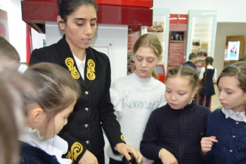 Фотография к новости: Теміртауда «Елін сүйген Елбасы» фотокөрмесі өтті ﻿