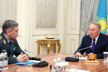 Фотография к новости: Назарбаев Қорғаныс министрін қабылдады