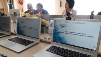 Фотография к новости: Латын әліпбиіне негізделген қазақ тілін оқыту кабинеті ашылды   